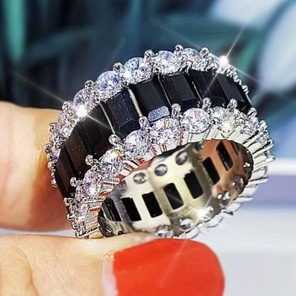 925 Sterling Silver & Black Cocktail Ring - Picture 3 of 4